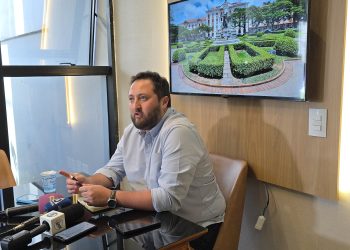 “Paulo Ney foi traidor e praticou estelionato político”, diz ex-secretário de Saúde em coletiva