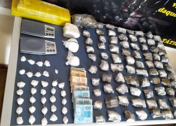 PM prende traficante e apreende drogas, R$ 5 mil e dólares em Poços de Caldas