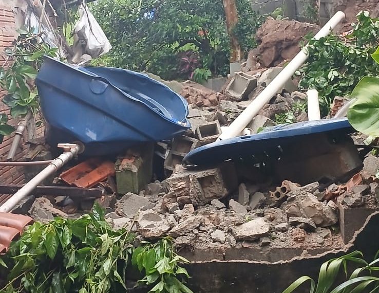 VÍDEO: falta de energia, queda de muro e árvores causam transtornos em Poços de Caldas após chuva intensa