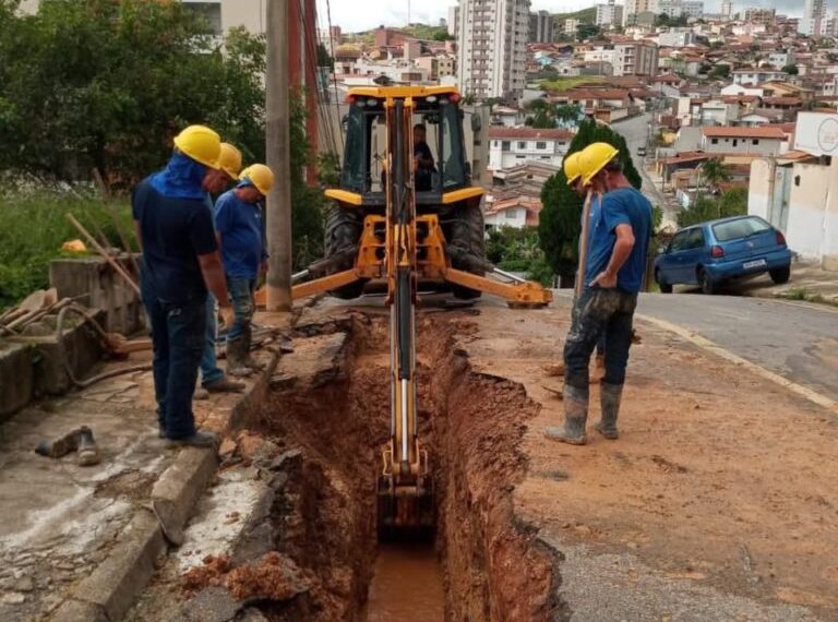 Adutora do Jardim Country Club recebe reparos