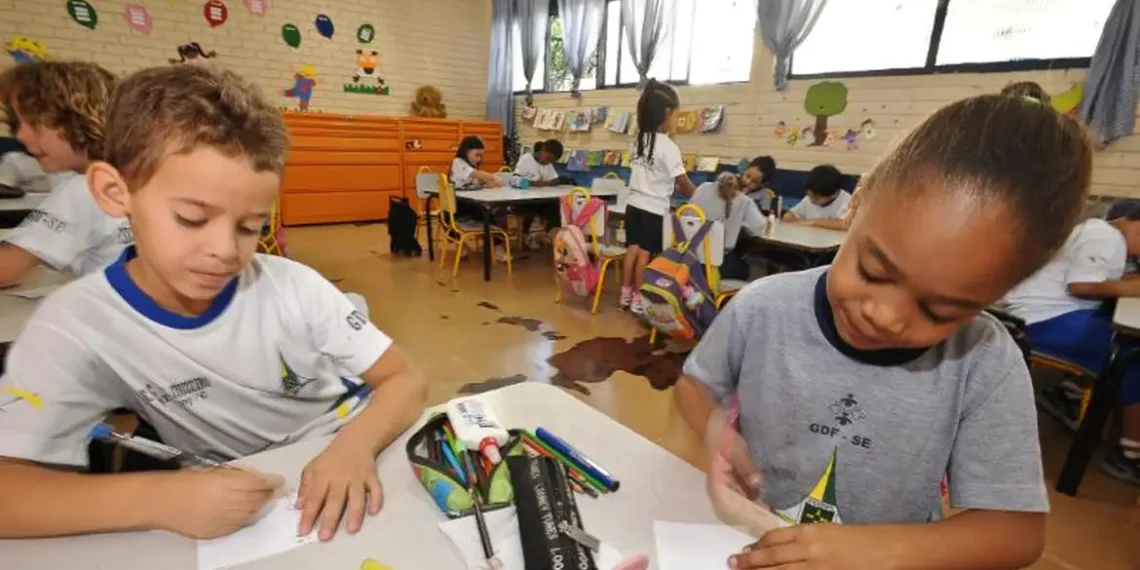 Reunião define estratégias para policiamento ostensivo nas escolas em Poços de Caldas