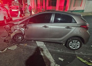 Carro roubado é encontrado danificado em Vargem Grande do Sul