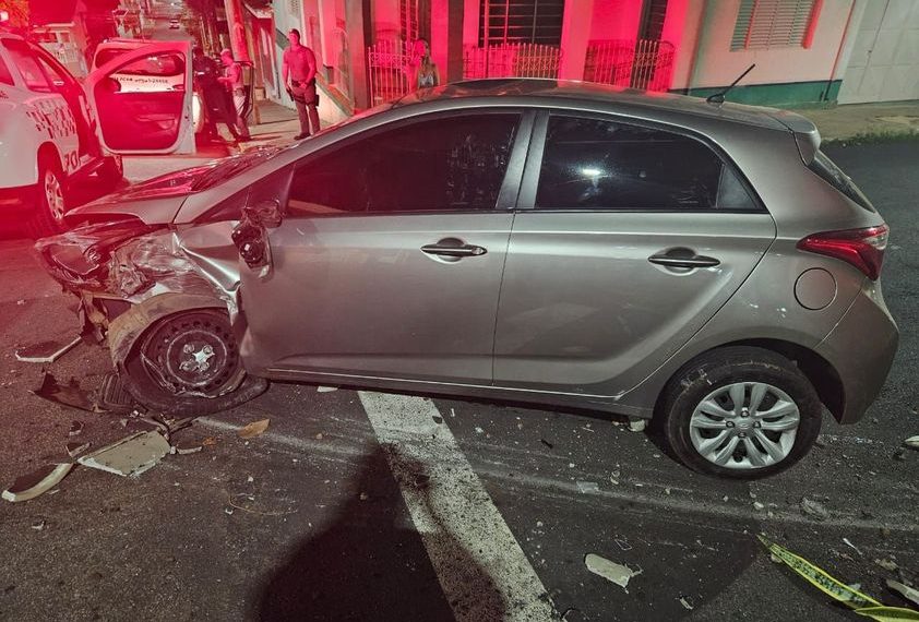 Carro roubado é encontrado danificado em Vargem Grande do Sul