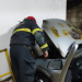 Veículo pega fogo em garagem após colisão em Andradas