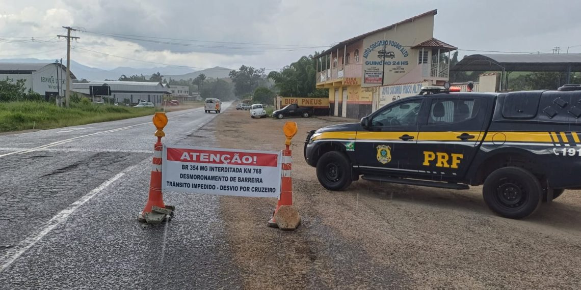 Rodovia que liga MG e Rio de Janeiro está interditada a 13 dias no sul de Minas