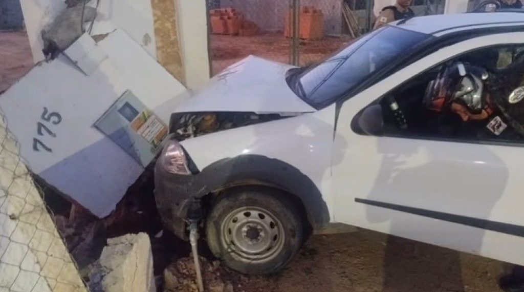 Motorista abandona carro após acidente em Andradas