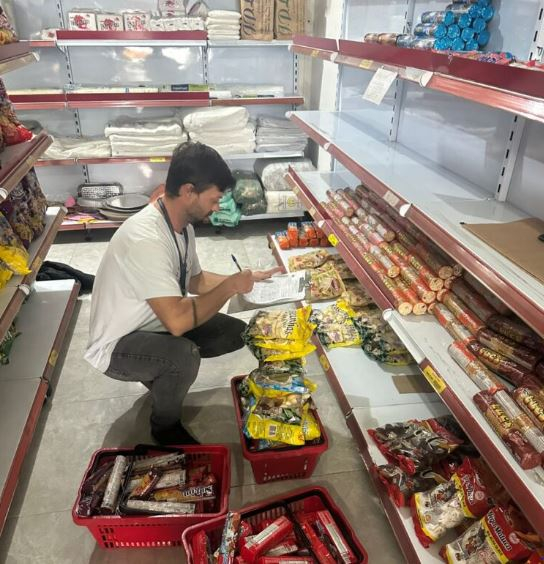 Estabelecimento de Poços de Caldas recebe auto de infração por estar vendendo produtos vencidos