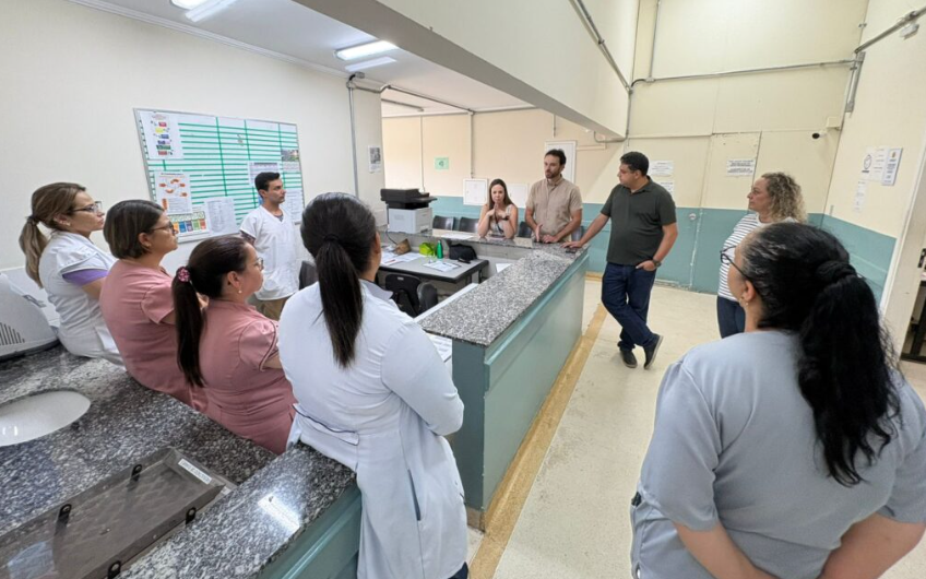 Prefeito visita unidades da Saúde de Poços após novo convênio com a Santa Casa