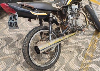 Adolescente é apreendido após adulterar placa de moto em Poços de Caldas