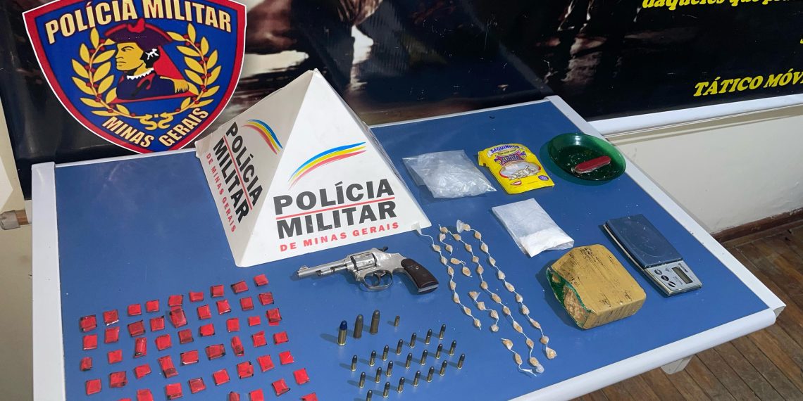 PM encontra drogas e armas em residência no Country Club; suspeito segue foragido em Poços