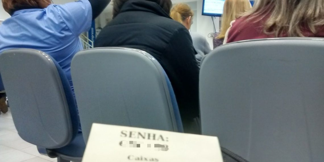 Procon multa banco em R$ 38 mil e intensifica fiscalização em Poços