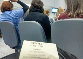 Procon multa banco em R$ 38 mil e intensifica fiscalização em Poços