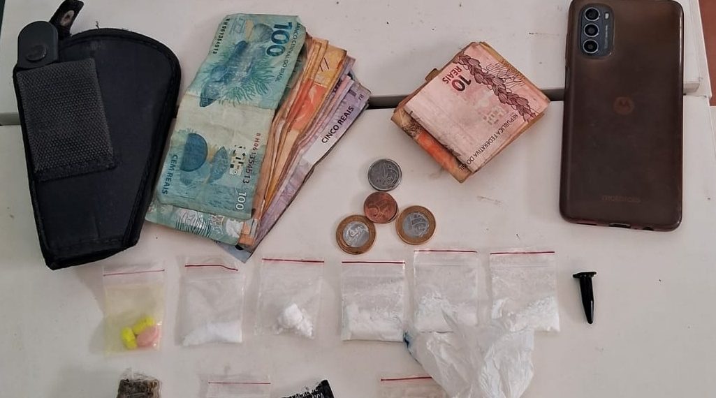 Três homens são presos por tráfico de drogas no Jardim Santa Helena em Poços