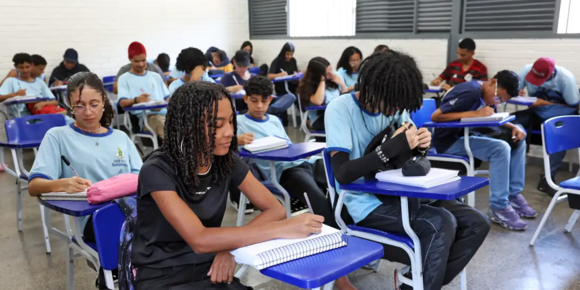 Pé-de-Meia chega hoje (25) para quem se formou no ensino médio em 2024
