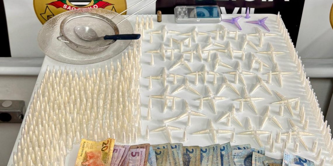 Jovem é preso com quase 600 recipientes com cocaína em residência de Tambaú