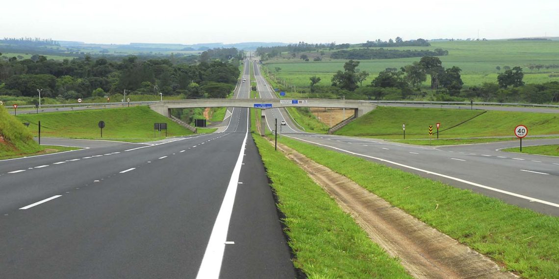 Jovem de 23 anos sofre corte no pescoço após ser atingida por linha de cerol em Mococa