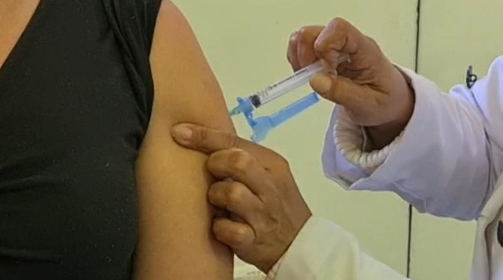 Combate à febre amarela: salas de vacina abrem neste sábado (8)