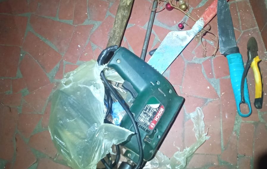 Homem é preso em flagrante após furto a residência em Poços