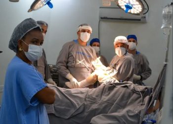 Santa Casa de Poços realiza primeira cirurgia de prótese de joelho com auxílio robótico na região