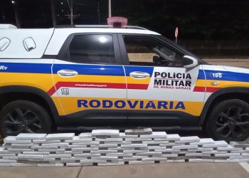 PMR localiza 84 tabletes de maconha em porta-malas de carro na MG-179