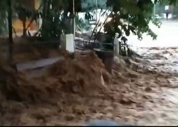 VÍDEO: Centro de Águas da Prata fica alagado após fortes chuvas