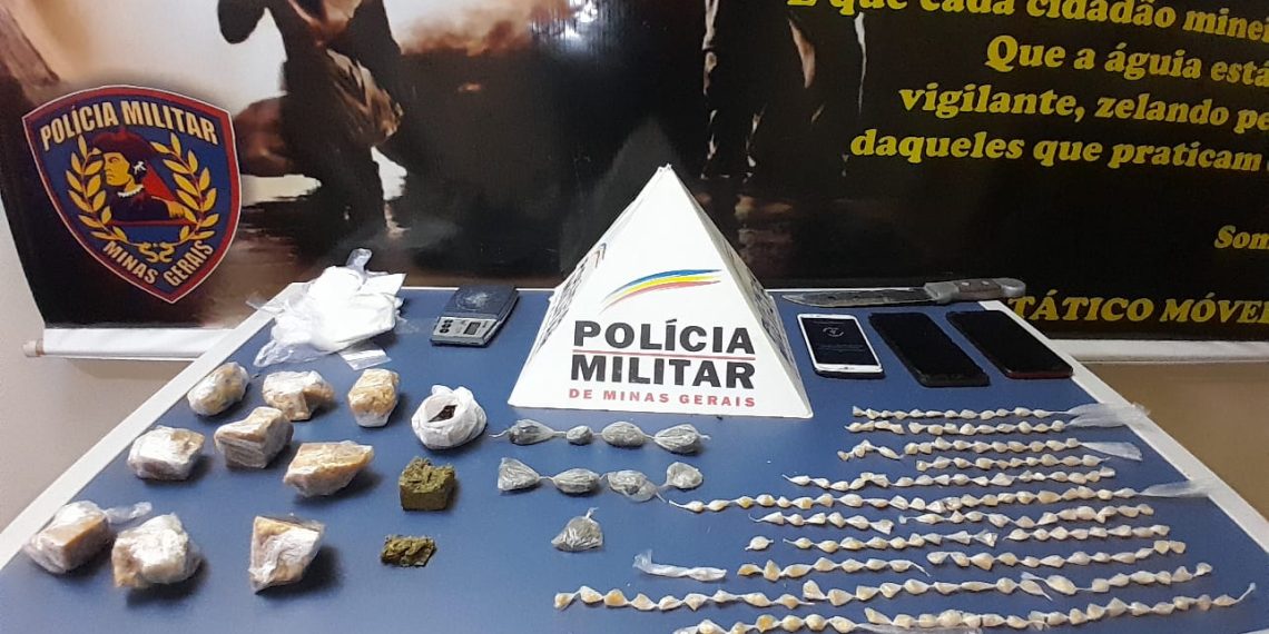 PM de Poços de Caldas apreende quase 200 pedras de crack e prende quatro suspeitos por tráfico