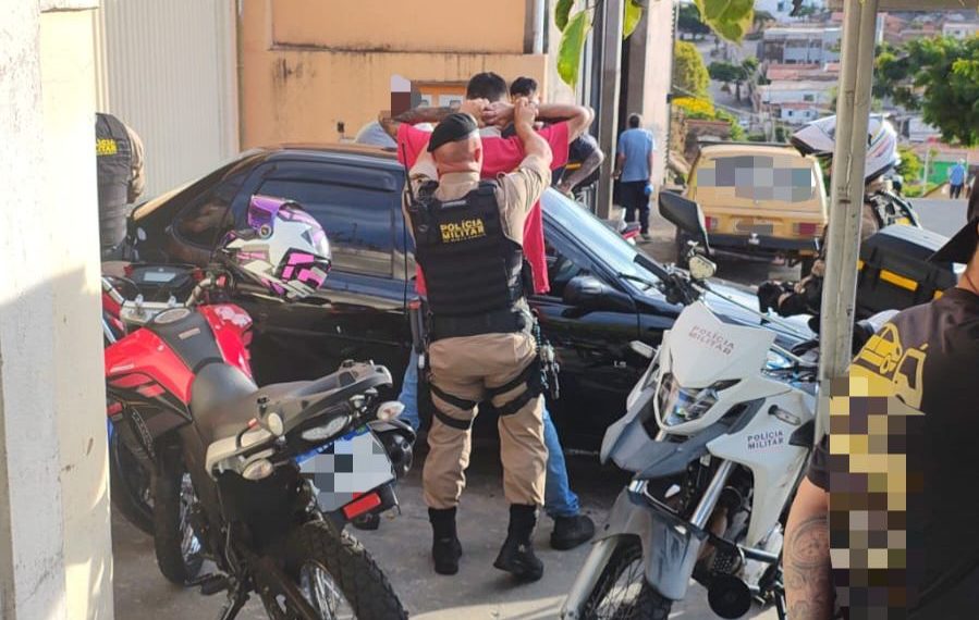 PM e Demutran de Poços prendem suspeito e recuperam moto furtada em Mogi Guaçu