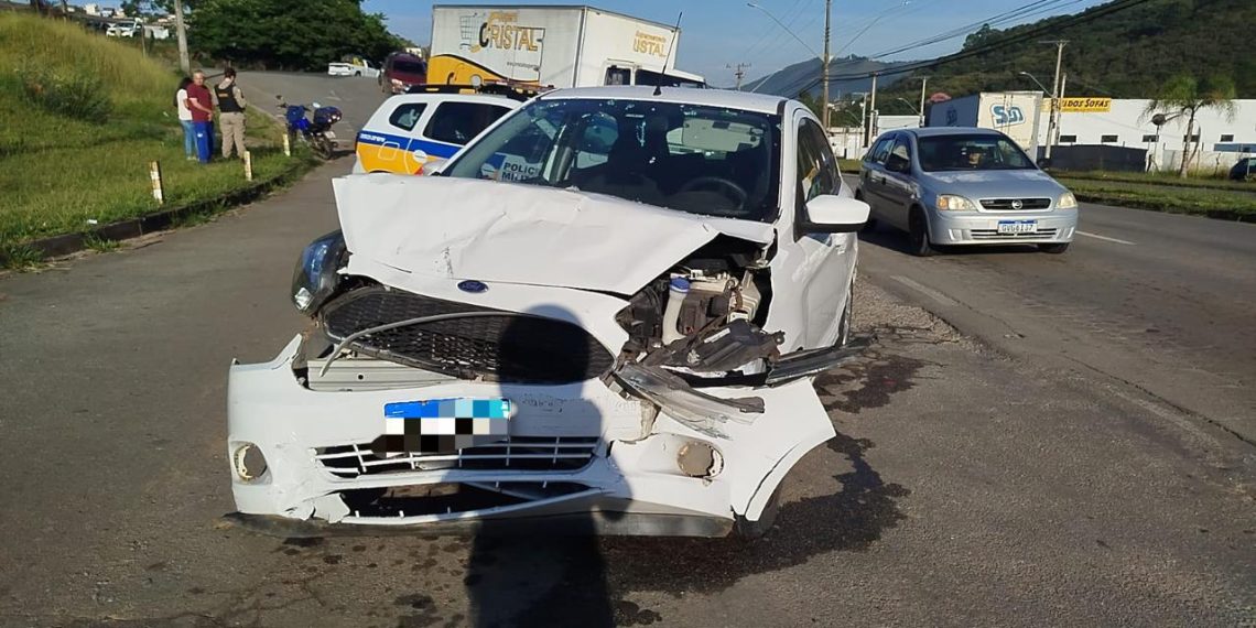 Acidente na Avenida Wenceslau Braz deixa mulher ferida