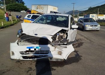 Acidente na Avenida Wenceslau Braz deixa mulher ferida