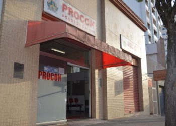 Empresário é detido por desacato durante operação do Procon em academia de Poços