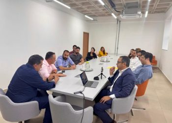 Prefeito se reúne com médicos para definir repasse a prestadores de serviços em Poços