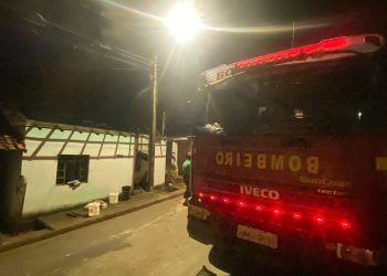 Incêndio destrói parte de residência em Divisa Nova
