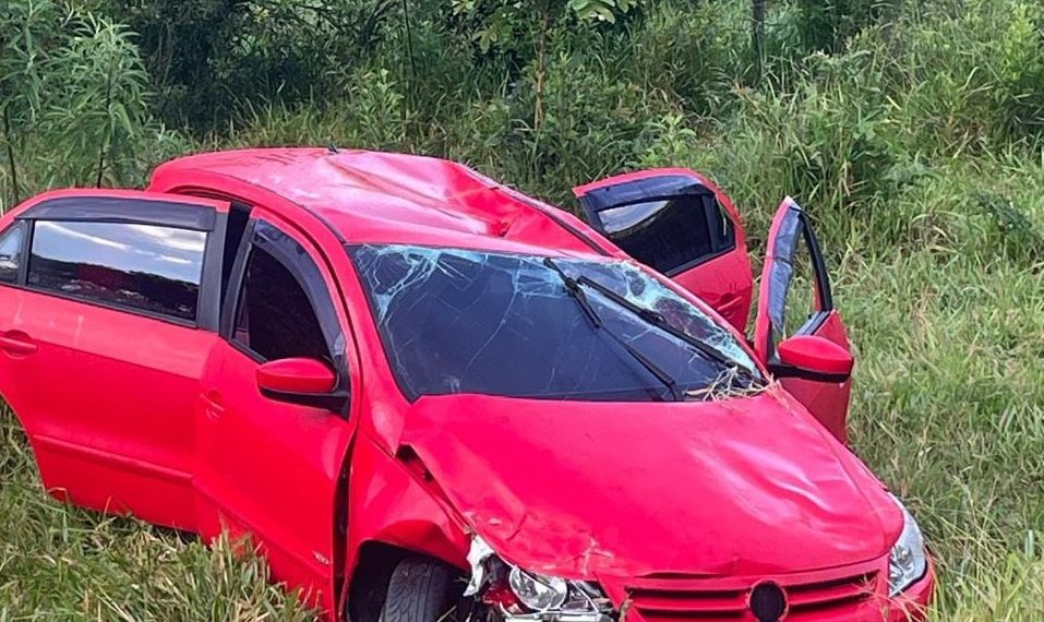 Homem morre em acidente após capotamento na MG-179