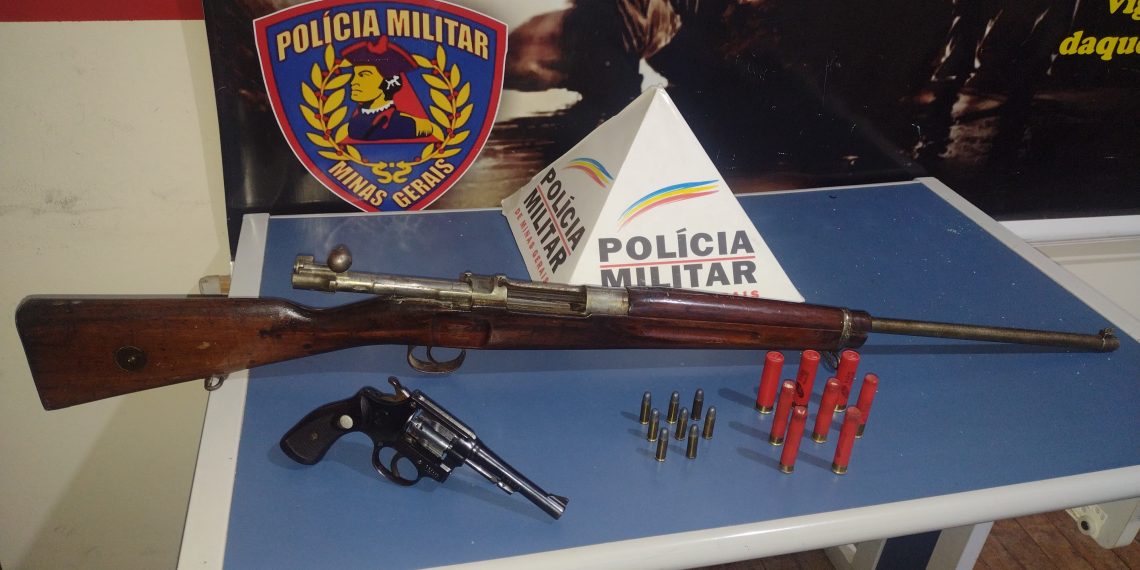 PM apreende armas e munições no bairro Bem Bastos; homem de 64 anos é preso