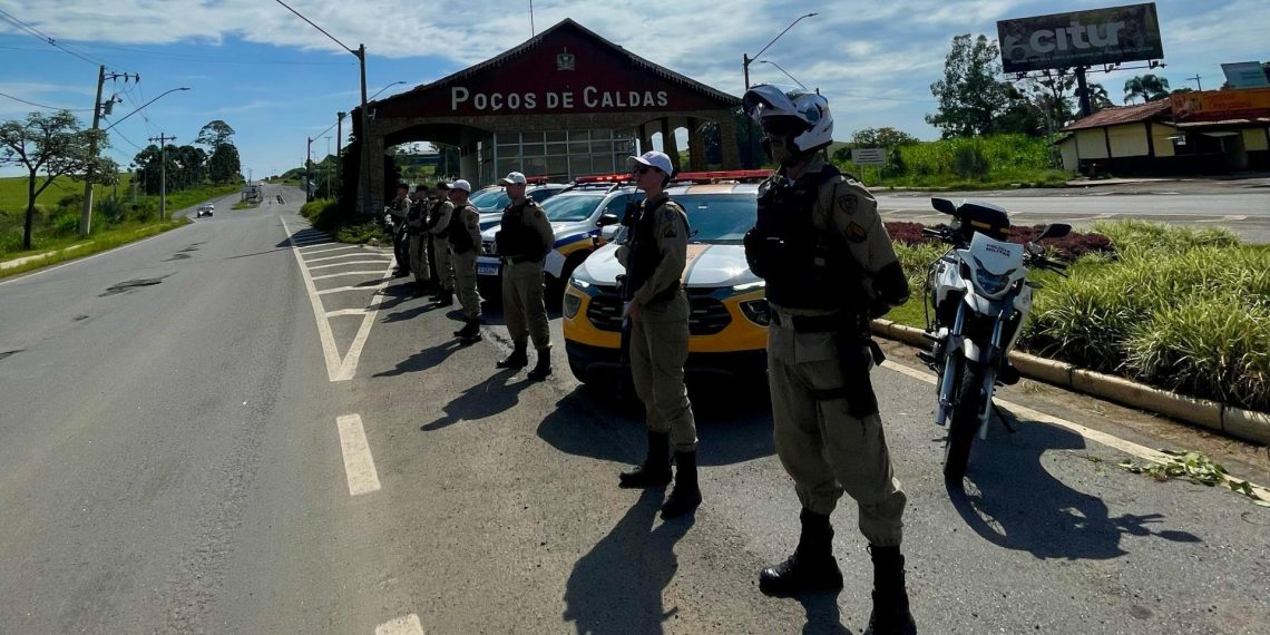PM prende três foragidos em Poços de Caldas durante operação no Pórtico