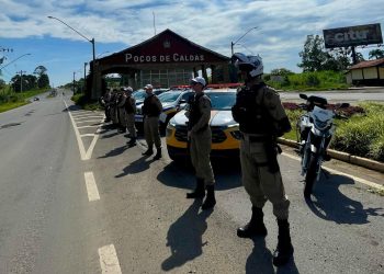 PM prende três foragidos em Poços de Caldas durante operação no Pórtico