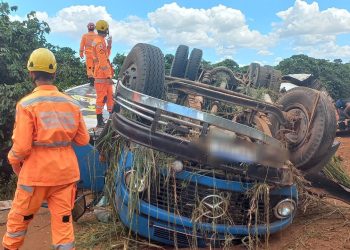 Motorista morre após caminhão capotar na MGC-179 em Alfenas