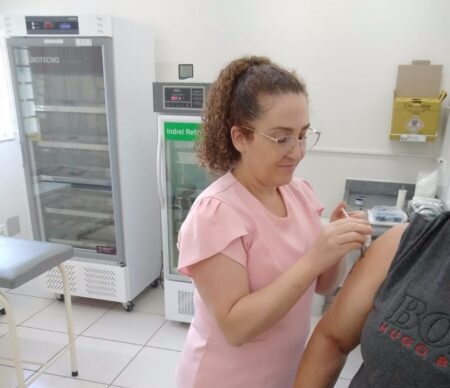 Saúde faz vacinação contra Febre Amarela em várias regiões de Poços neste sábado (15)
