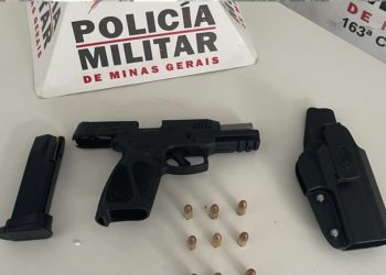 Homem é preso portando uma arma de fogo dentro de um bar
