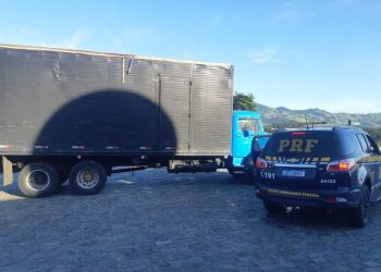 Caminhão furtado é recuperado na BR-381 no Sul de Minas