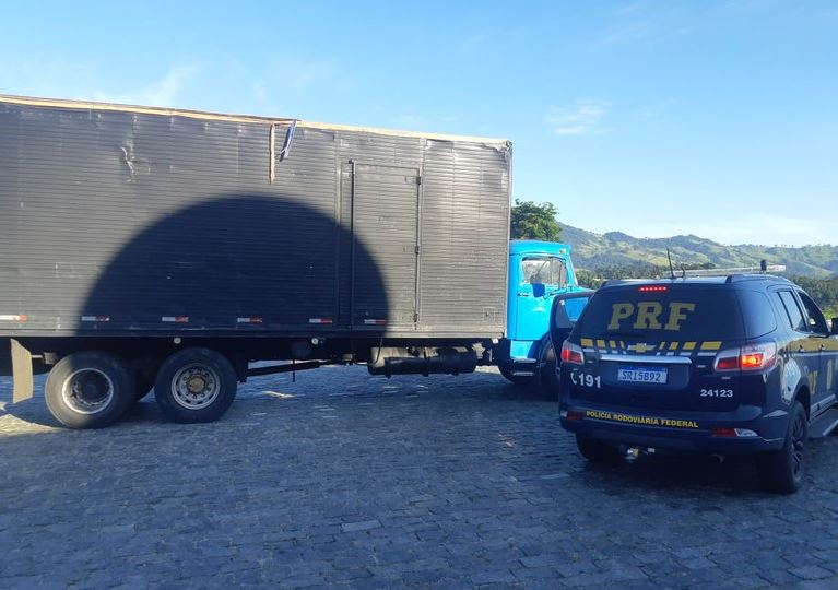 Caminhão furtado é recuperado na BR-381 no Sul de Minas