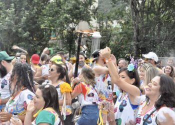 Carnaval de Poços deve atrair mais de 330 mil foliões e movimentar R$ 120 milhões