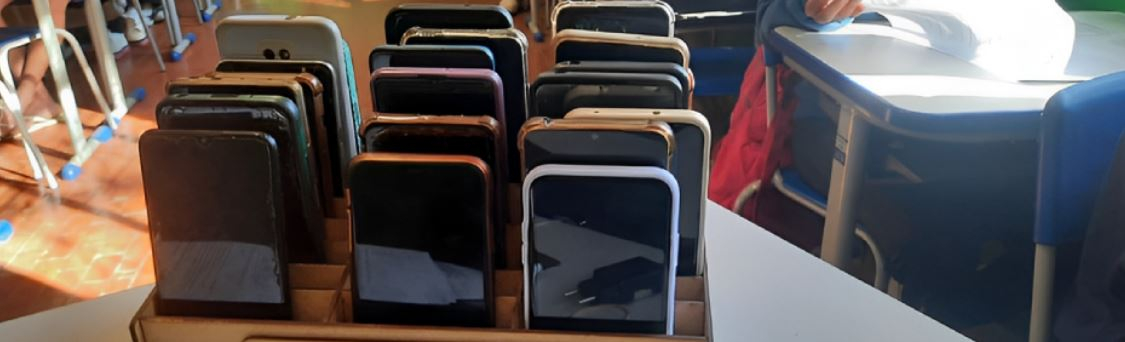 Governo de Minas adota diretrizes que restringem o uso de celulares nas escolas