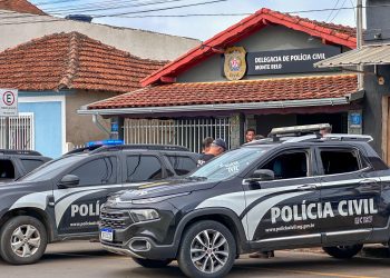 Dois homens são presos por roubar R$25 mil reais de uma loja