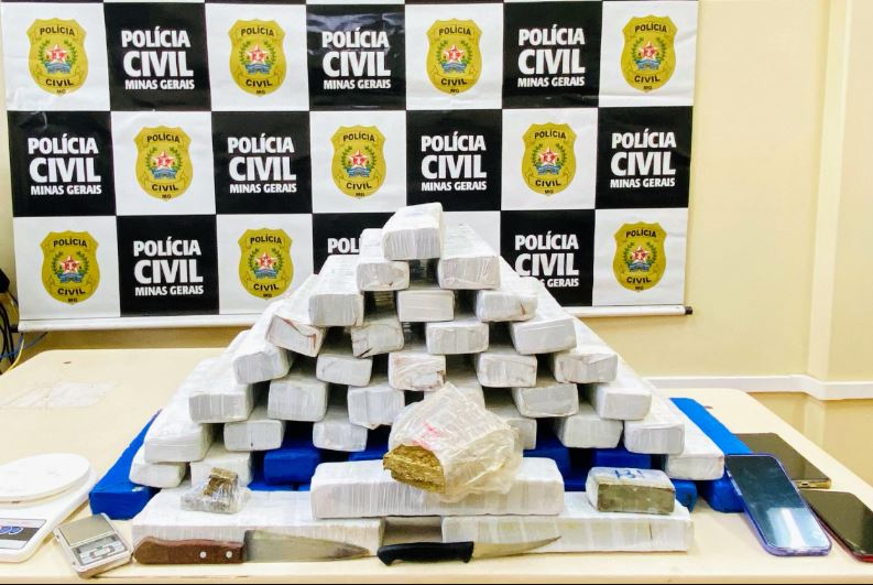 Casal é preso em flagrante com quase 50kg de maconha escondida no quarto dos filhos