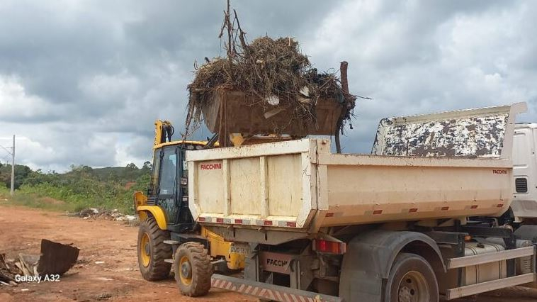 39 caminhões de entulho são recolhidos na Zona Sul de Poços de Caldas