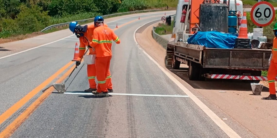 PARE E SIGA: concessionária realiza obras de sinalização em várias rodovias no Sul de Minas