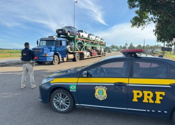 PRF recupera três veículos clonados transportados em cegonheira