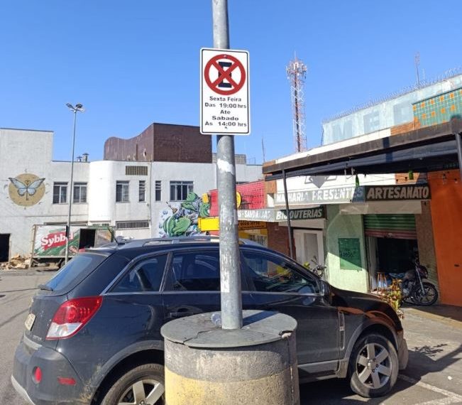 Atenção: está proibido estacionar no pátio do Mercado Municipal e nas ruas em volta da Feira Livre de sábado