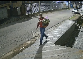VÍDEO: Homem invade casa de idosa e furta orquídeas em bairro de Poços de Caldas